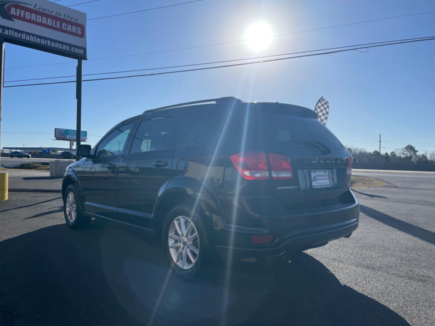 2017 Black Dodge Journey (3C4PDCBGXHT) with an V6, 3.6 Liter engine, Auto, 6-Spd AutoStick transmission, located at 8008 Warden Rd, Sherwood, AR, 72120, (501) 801-6100, 34.830078, -92.186684 - Photo#5